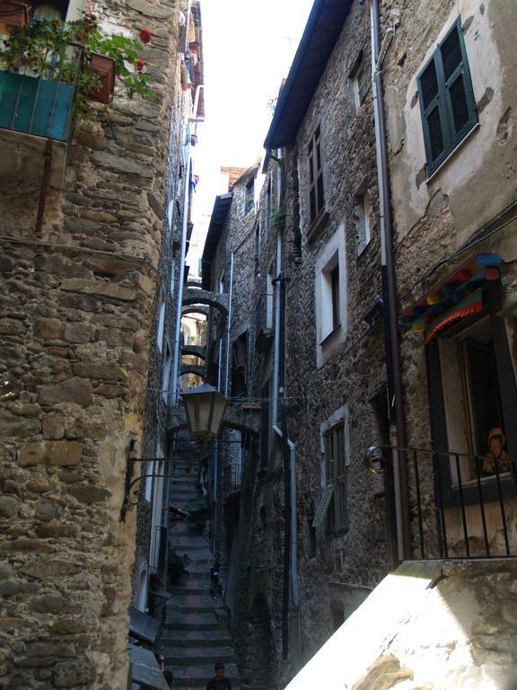 Le Petit Chateau Bed and Breakfast Dolceacqua Εξωτερικό φωτογραφία