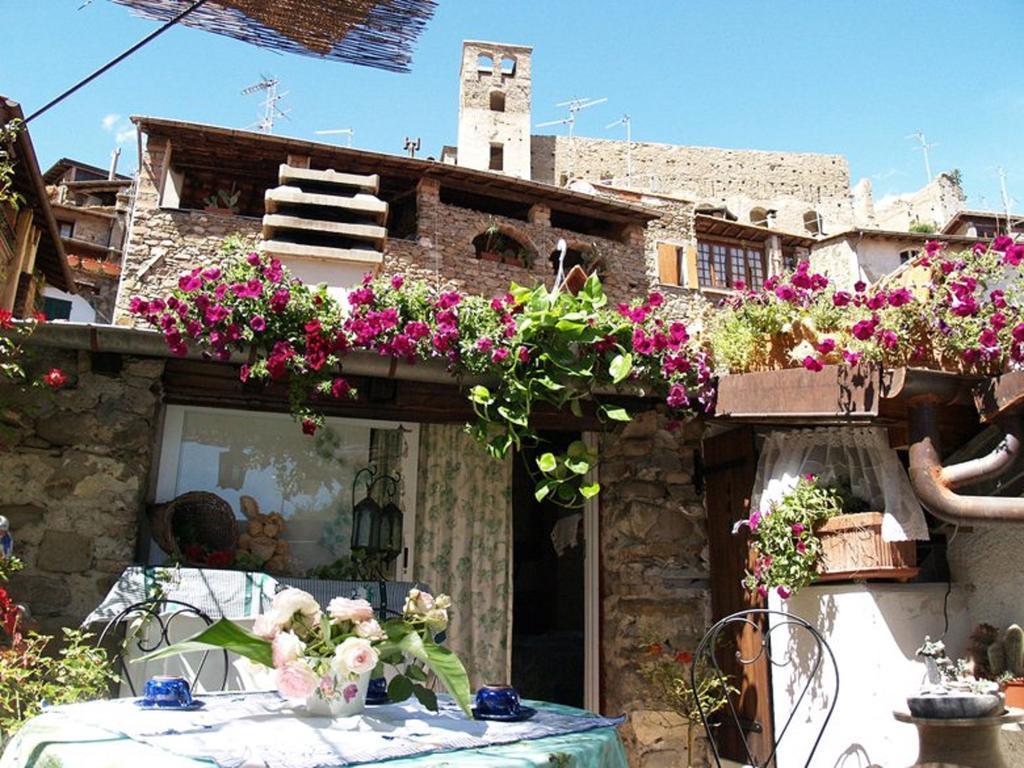 Le Petit Chateau Bed and Breakfast Dolceacqua Εξωτερικό φωτογραφία